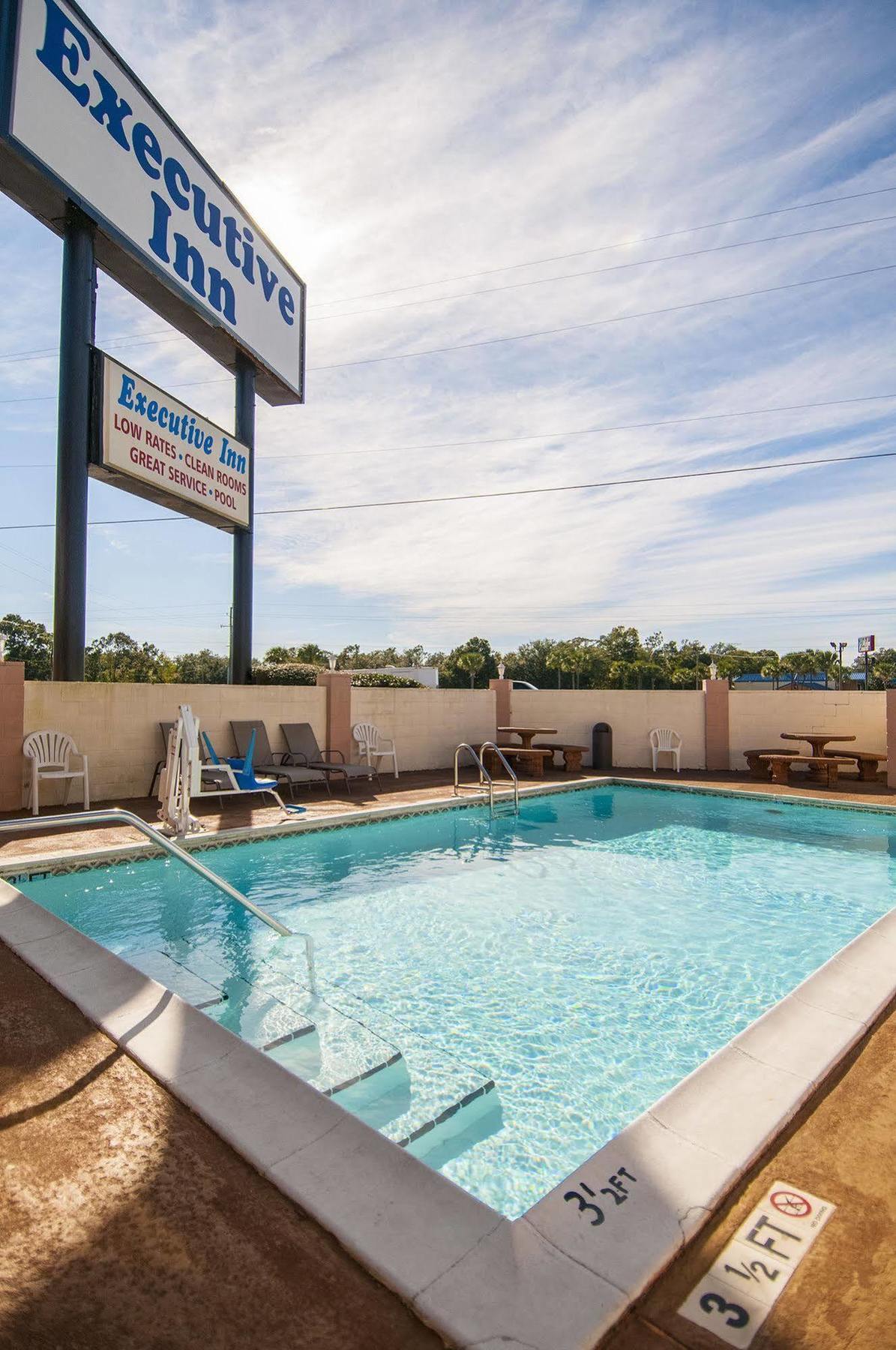Executive Inn Ferry Pass Εξωτερικό φωτογραφία